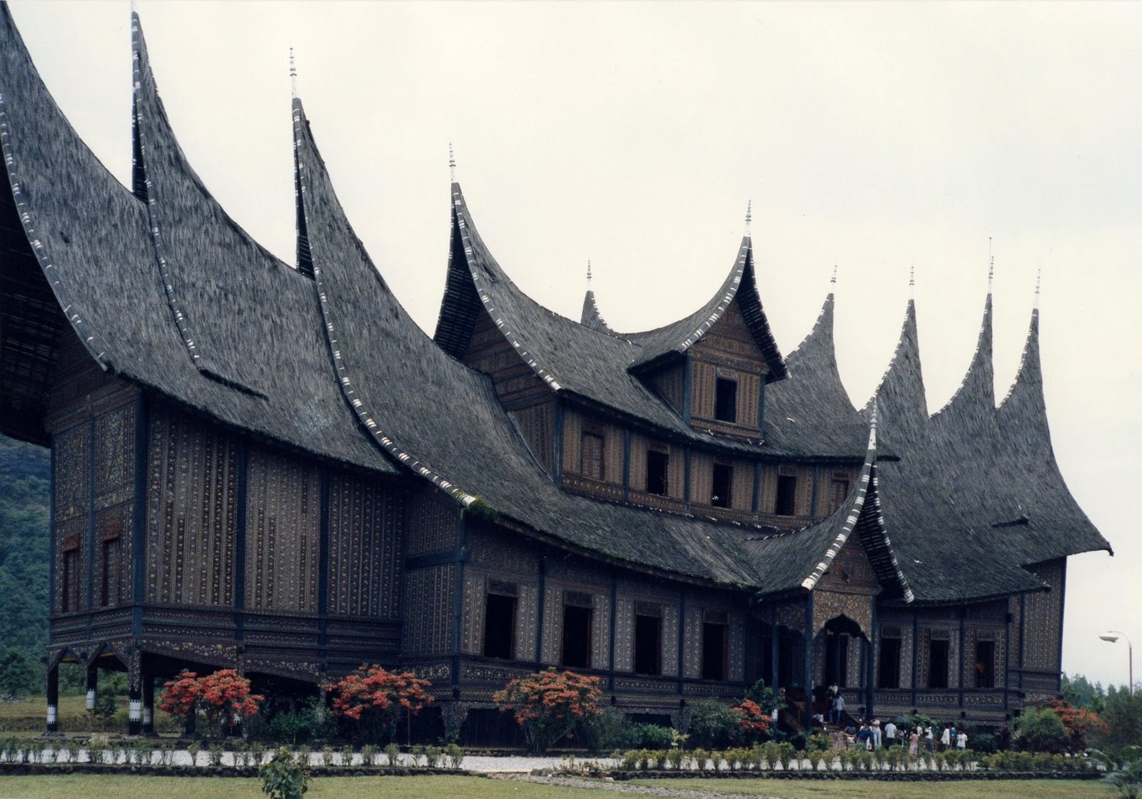 Rumah Bagonjong Yang Mendunia The Minangel
